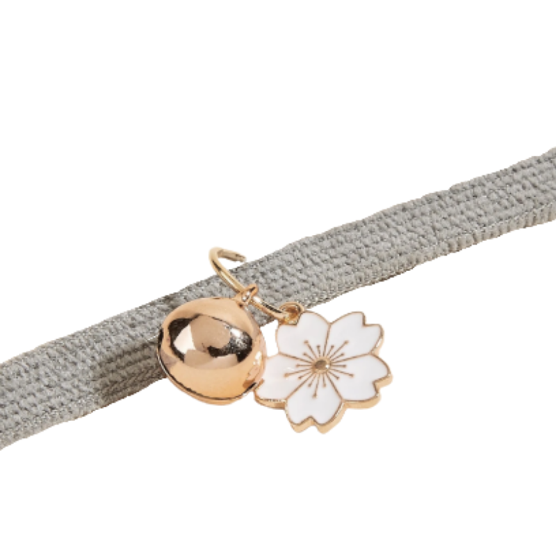 Collar Gris Para Mascotas Con Colgante Floral Y Campana